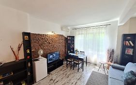 Raya Maisonette, Ideal Center